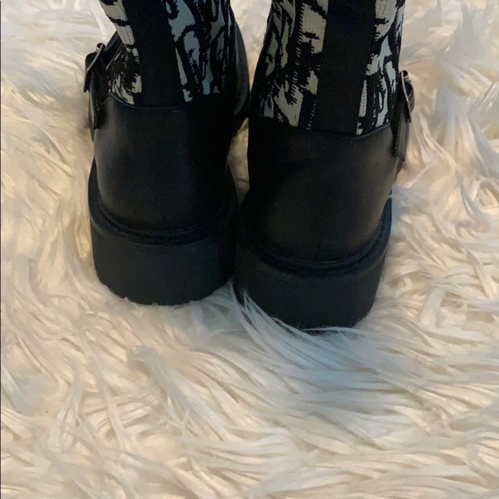 Boots - Picture 3 of 6